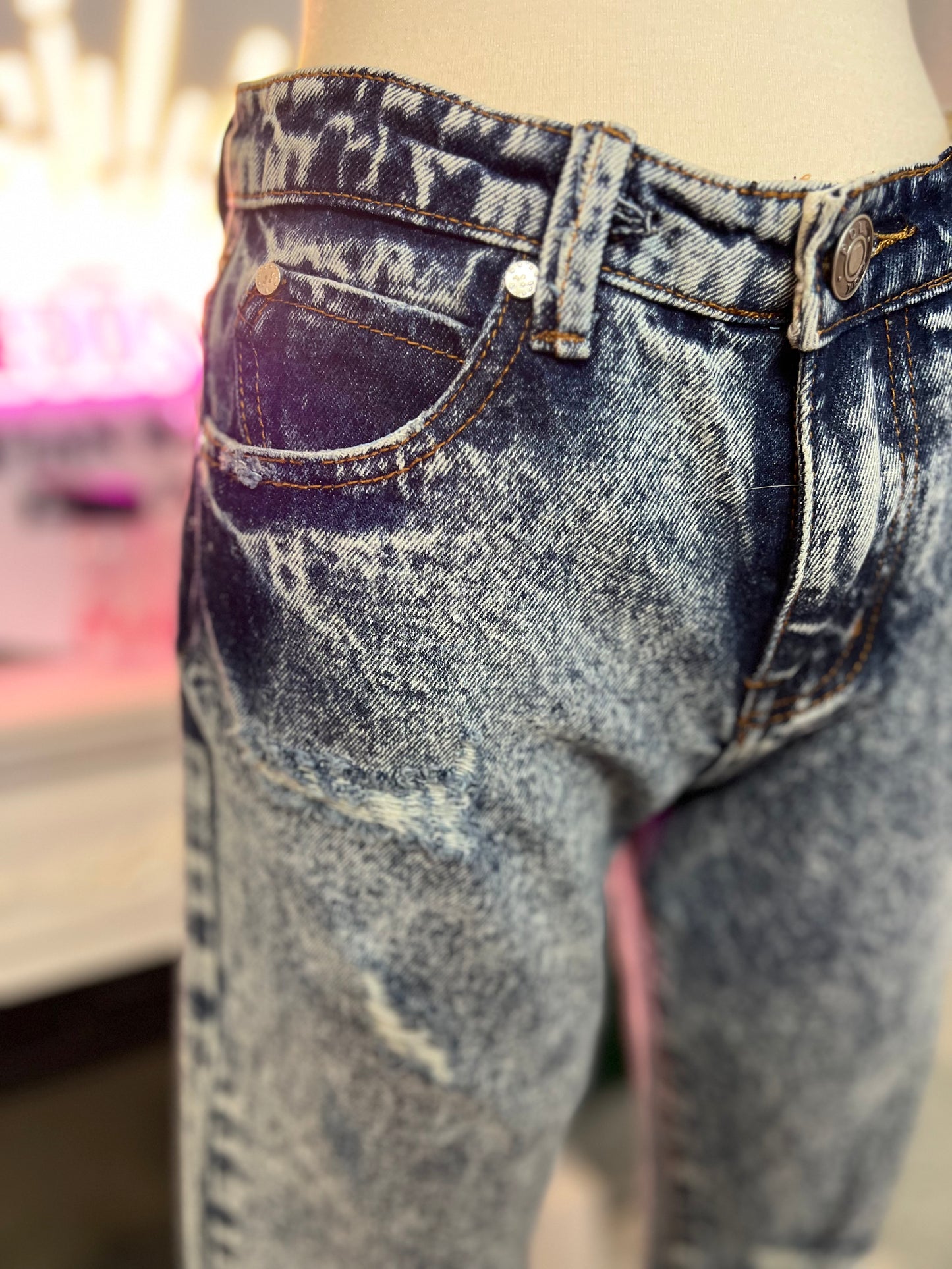 Step into the River - Acid washed capri jeans